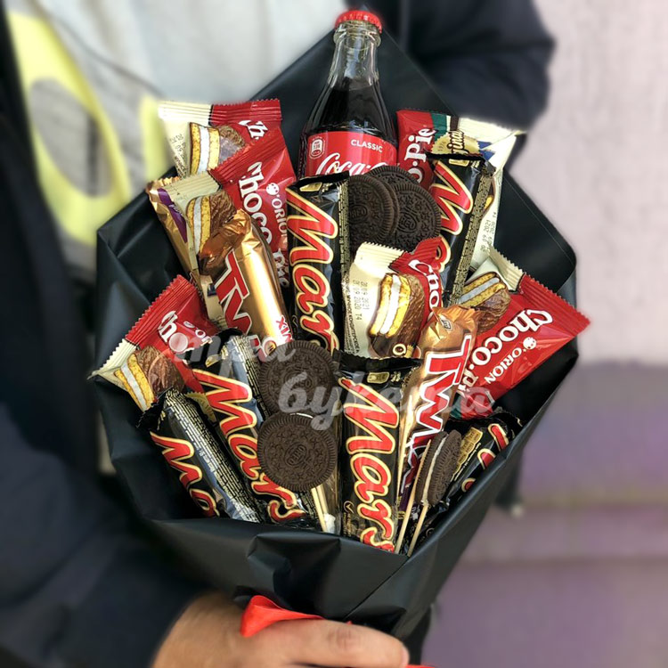 Букет из батончиков твикс и марс